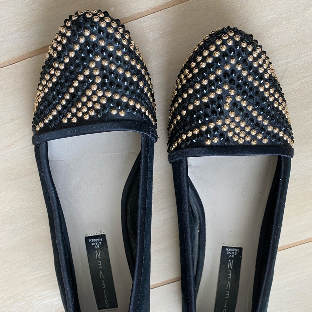 STEVEN by Steve Madden Black Flack Jeweled Gold
